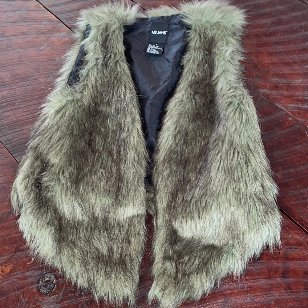 Me Jane shaggy faux fur hippie vest size medium